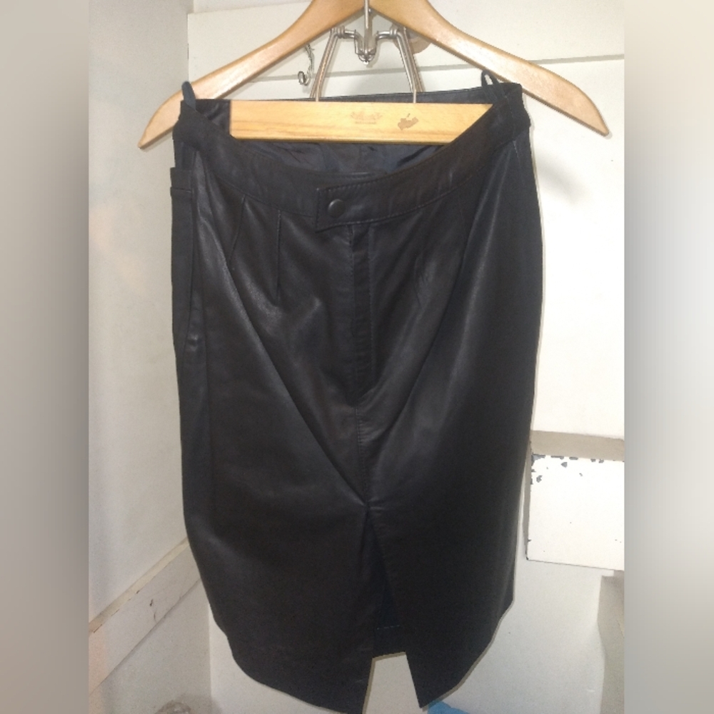 Elegant Black Leather Skirt